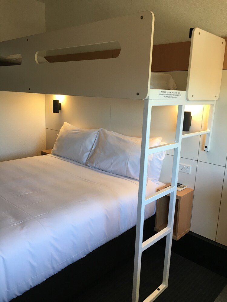 ibis budget Enfield - Tap to explore photos