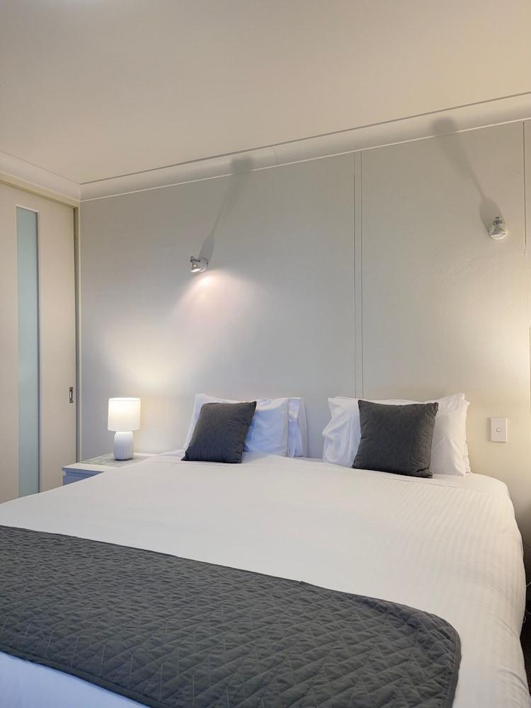 Manly Paradise Motel & Apartments Room Type - Standard Apartment, 2 Bedrooms, Ocean View