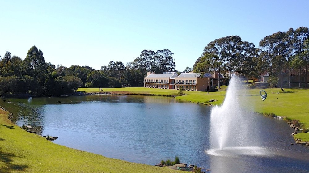 Lakeside Hotel and Conference Centre - Tap to explore photos