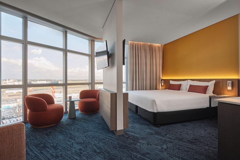 Rydges Sydney Airport Hotel Room Type - Deluxe King Suite