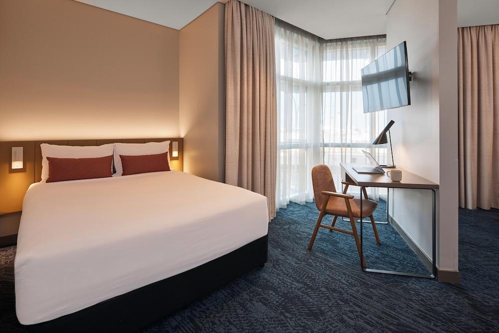 Rydges Sydney Airport Hotel Room Type - Deluxe Family Suite