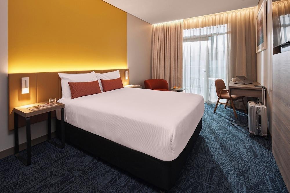 Rydges Sydney Airport Hotel - Tap to explore photos
