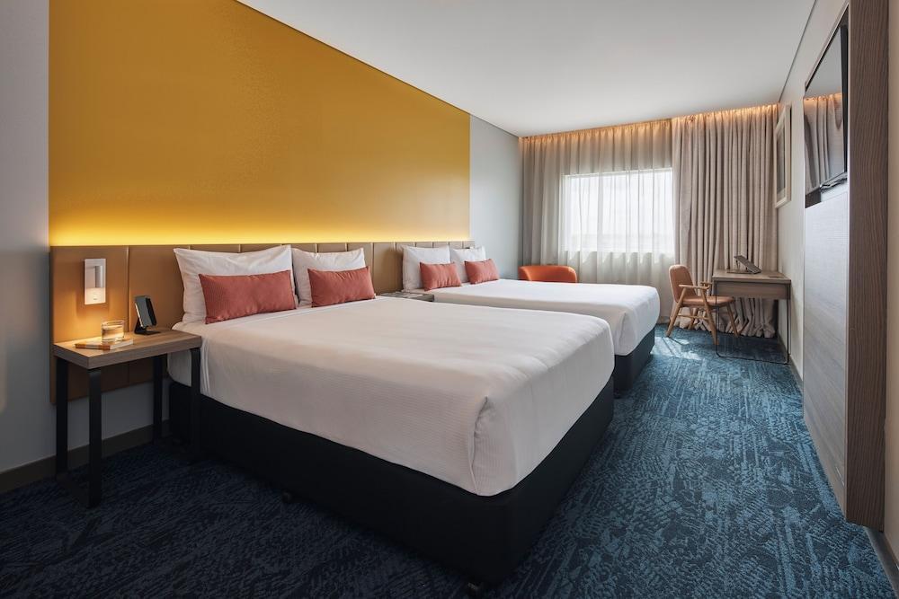 Rydges Sydney Airport Hotel Room Type - Deluxe Room, 2 Queen Beds