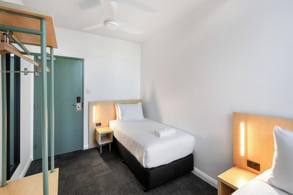 YHA Sydney Central Room Type - Twin Room with Shared Bathroom