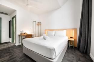 YHA Sydney Central Room Type - Queen Room with 4 Single Beds and En-Suite YHA Sydney Central Room Type - Queen Room with 4 Single Beds and En-Suite