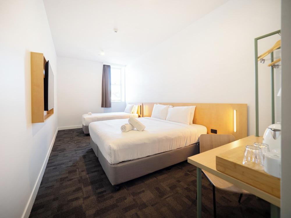 YHA Sydney Harbour Room Type - King Plus One with Ensuite YHA Sydney Harbour Room Type - King Plus One with Ensuite
