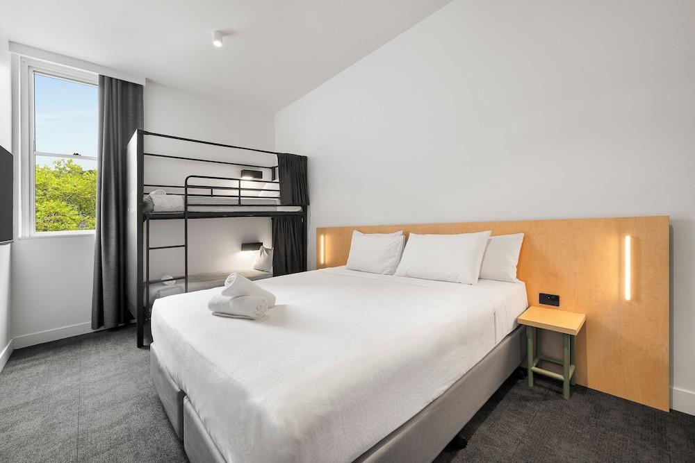 YHA Sydney Harbour Room Type - King Plus 2 with Ensuite
