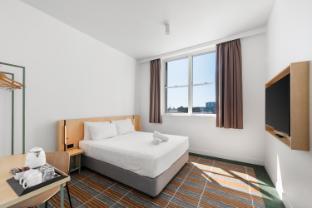 YHA Sydney Harbour Room Type - Opera Harbour View Queen Room with En-Suite