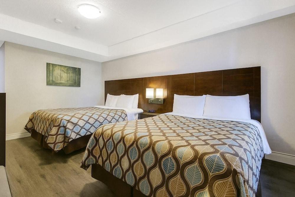 Deluxe Inn Room Type - Standard Room, 2 Queen Beds