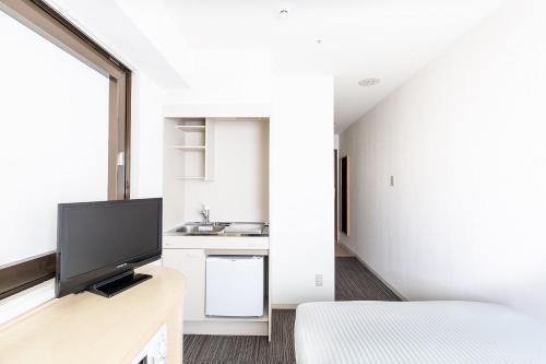 Hotel MyStays Higashi Ikebukuro Room Type - Superior Semi Double with Kitchen - Smoking - House Keeping is Optional with Additional Cost Hotel MyStays Higashi Ikebukuro Room Type - Superior Semi Double with Kitchen - Smoking - House Keeping is Optional with Additional Cost