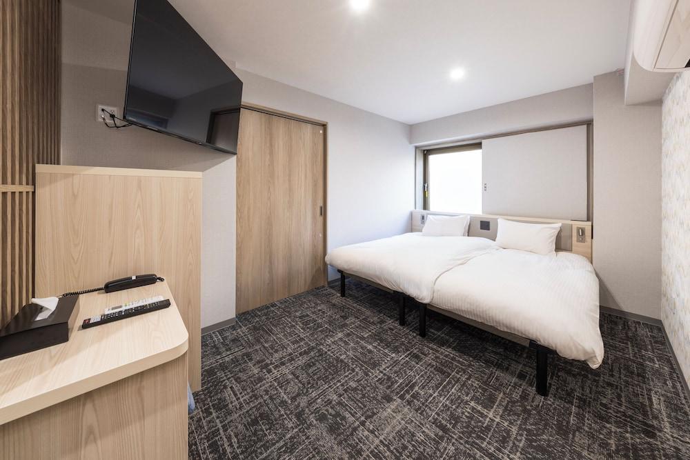 Hotel Cerezo Room Type - Deluxe Double Room, 1 King Bed, Non Smoking
