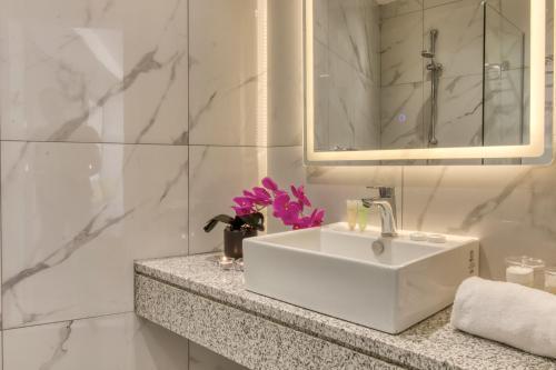 Liwan Hotel - Tap to explore photos