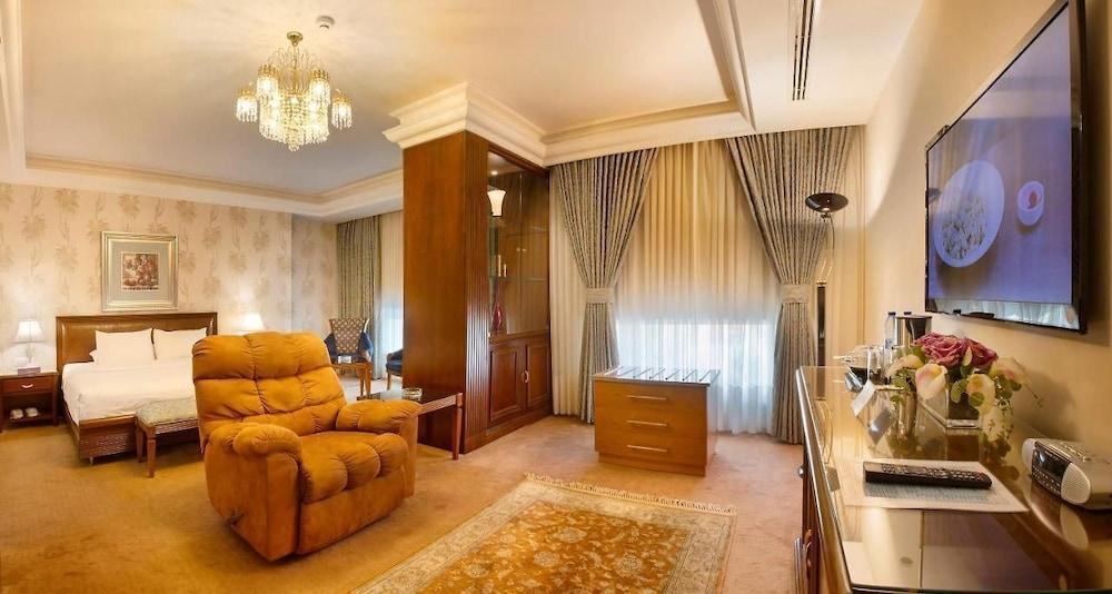 Amman International Room Type - Deluxe Suite