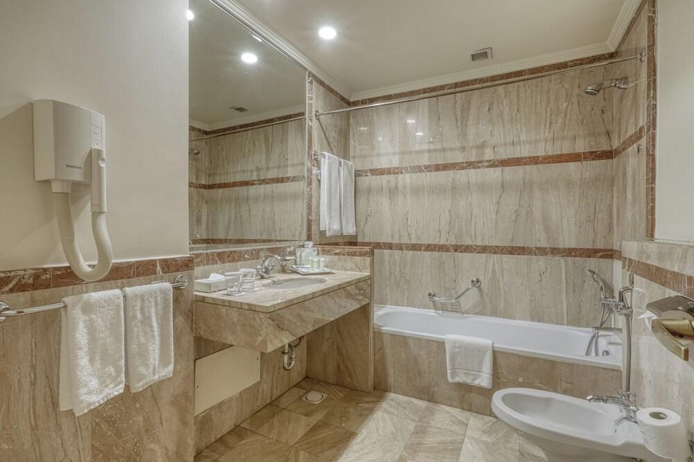 Grand Palace Hotel Room Type - Standard Triple Room