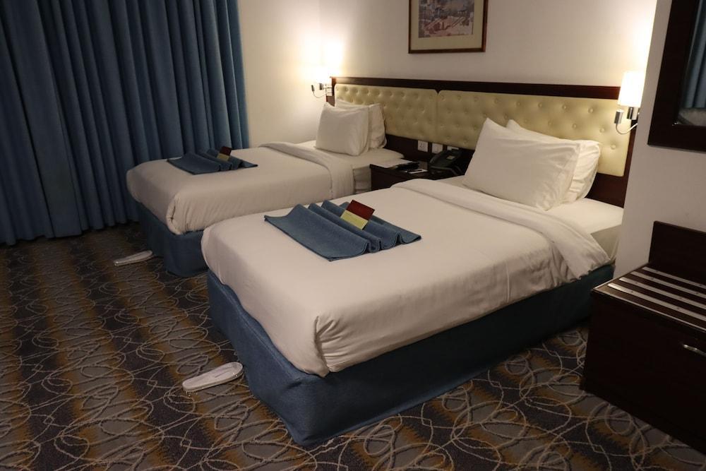 Larsa Hotel Room Type - Twin Room, City View