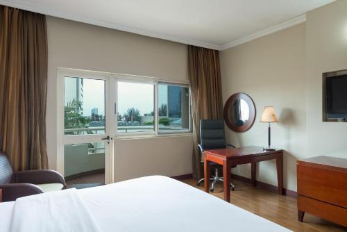 Park Inn by Radisson Serviced Apartments, Lagos Victoria Island - Tap to explore photos