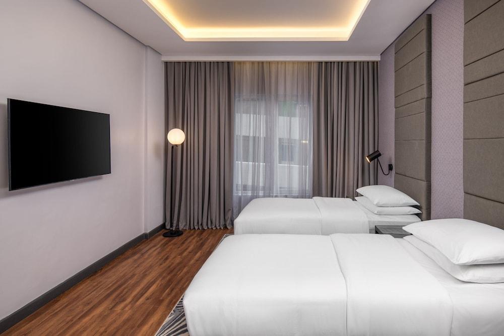 Four Points by Sheraton Lagos Room Type - Family Room, 1 Double Bed (Connecting Guest Rooms: 1King; 2Twins)