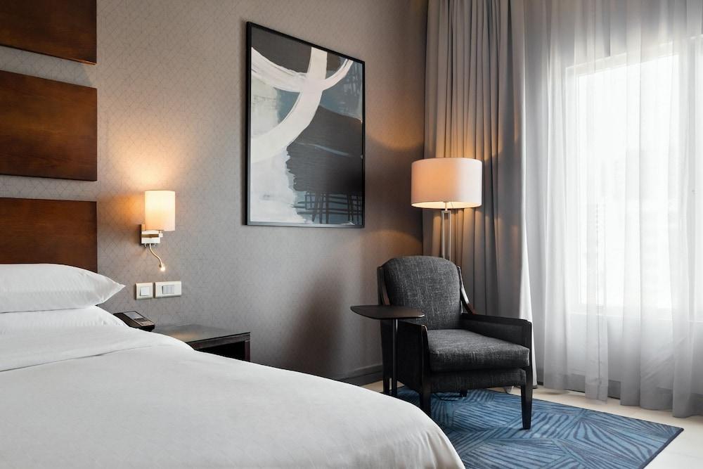 Four Points by Sheraton Lagos Room Type - Executive Room, 1 King Bed (Executive Lounge Access) Four Points by Sheraton Lagos Room Type - Executive Room, 1 King Bed (Executive Lounge Access)
