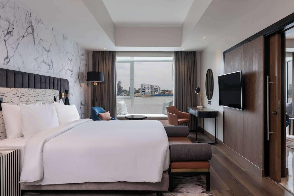 Radisson Blu Anchorage Hotel, Lagos, V.I. Room Type - Presidential Suite - Lagoon View - Lounge