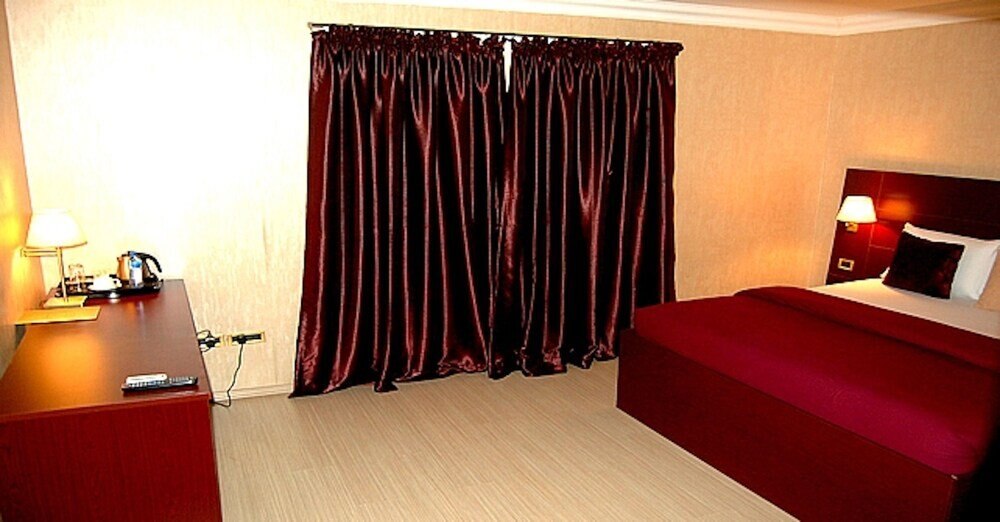 Chesney Hotel Room Type - Platinum Suite