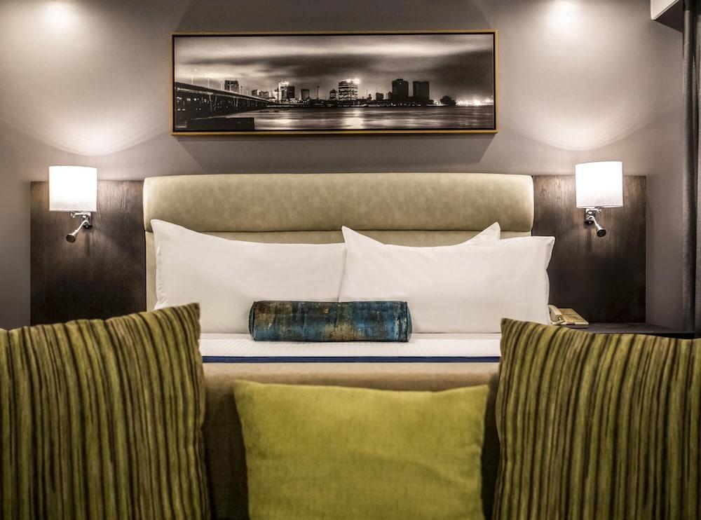 Mövenpick Hotel Ikoyi Lagos Room Type - Deluxe Suite, 1 King Bed