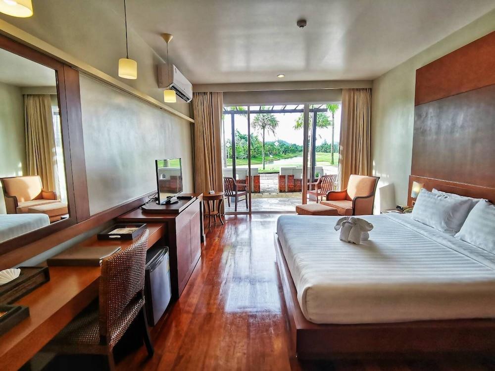 Mission Hills Phuket Golf Resort Room Type - Deluxe Double or Twin Room with Golf View Mission Hills Phuket Golf Resort Room Type - Deluxe Double or Twin Room with Golf View