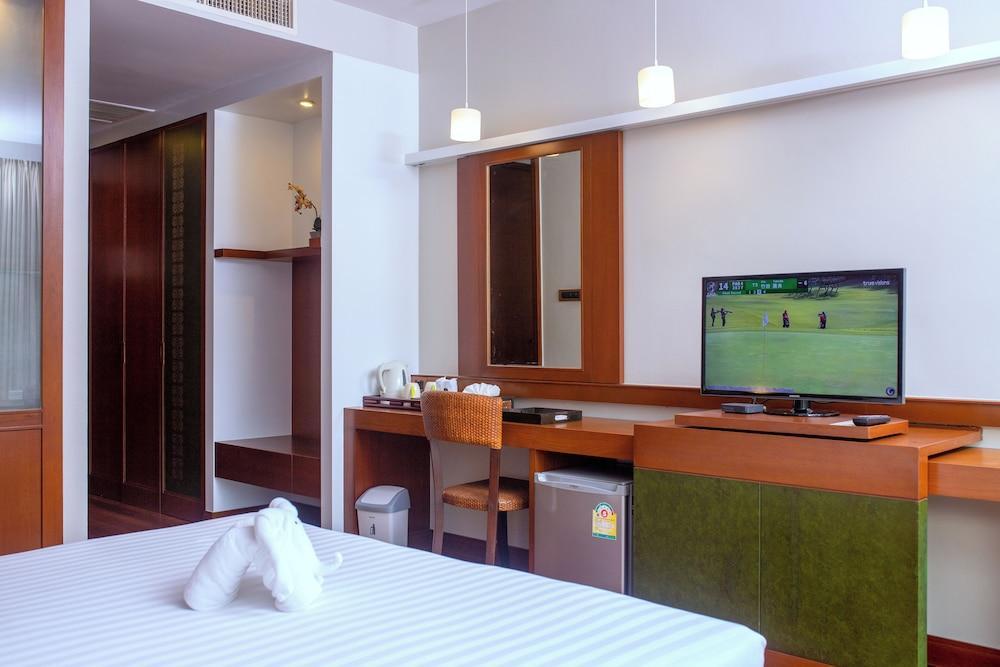 Mission Hills Phuket Golf Resort Room Type - Deluxe Double or Twin Room with Pool View Mission Hills Phuket Golf Resort Room Type - Deluxe Double or Twin Room with Pool View