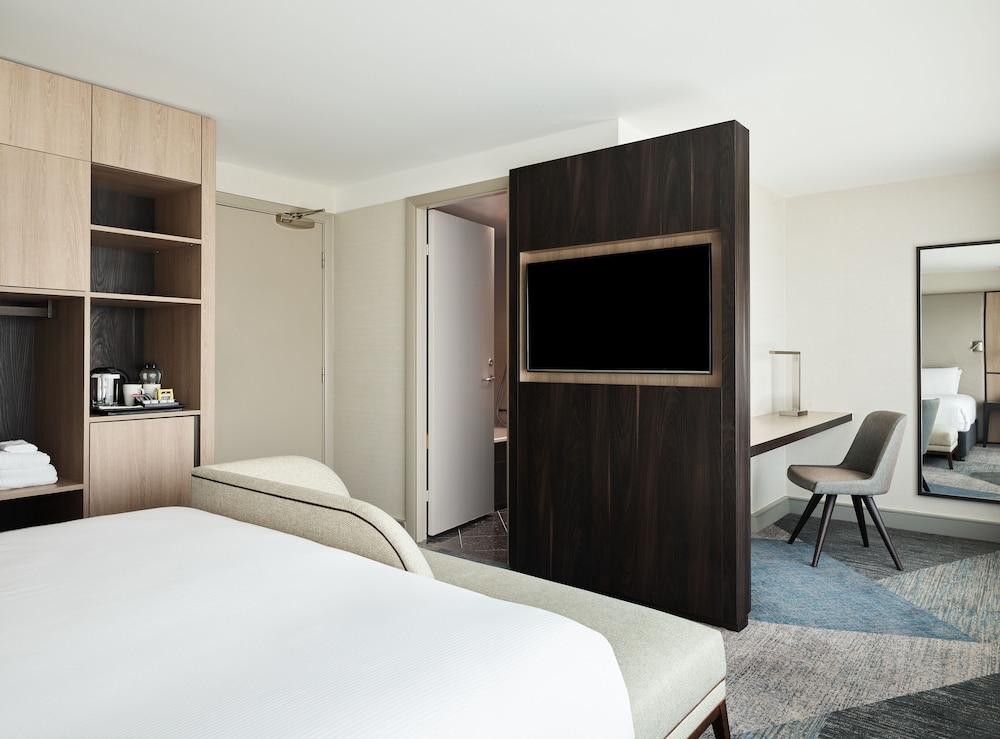 Hyatt Place London Heathrow Airport - Tap to explore photos