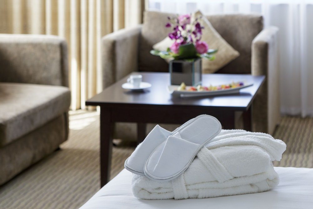 DoubleTree by Hilton London Heathrow Airport - Tap to explore photos