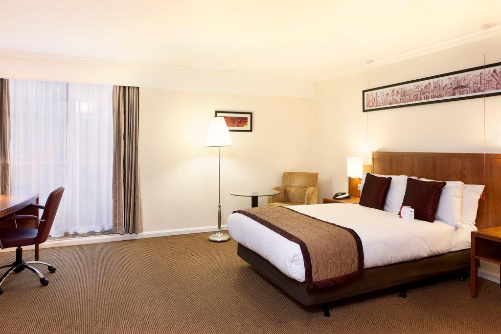 Crowne Plaza LONDON - HEATHROW - Tap to explore photos