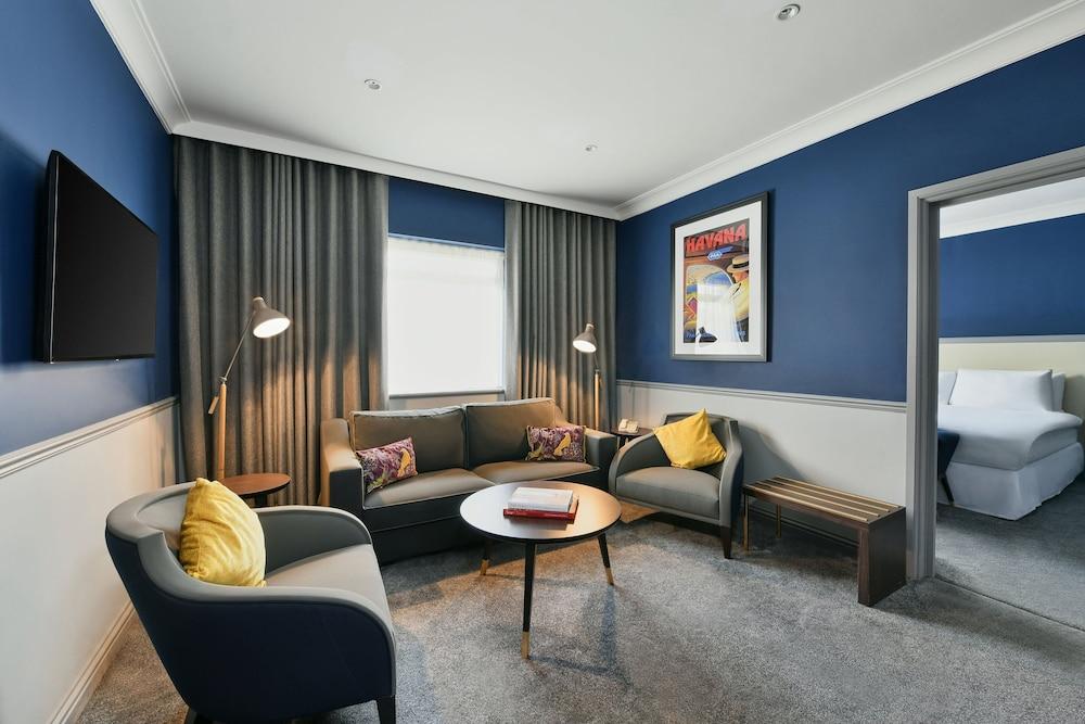 Sheraton Heathrow Hotel Room Type - Junior Suite, 1 Queen Bed