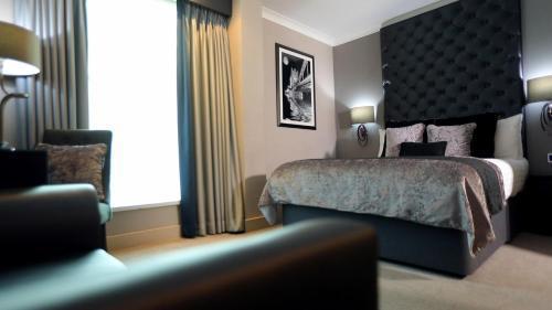 The Continental Hotel Heathrow - Tap to explore photos
