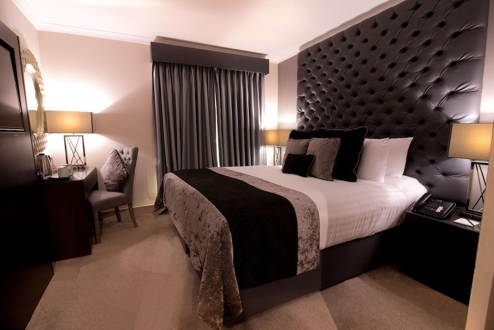 The Continental Hotel and Spa, Heathrow - Tap to explore photos