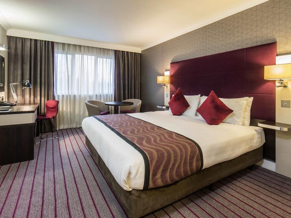 Mercure London Heathrow Hotel - Tap to explore photos