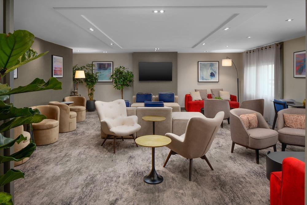 Hilton London Heathrow Airport Hotel Room Type - Executive Twin Room - Lounge Access
