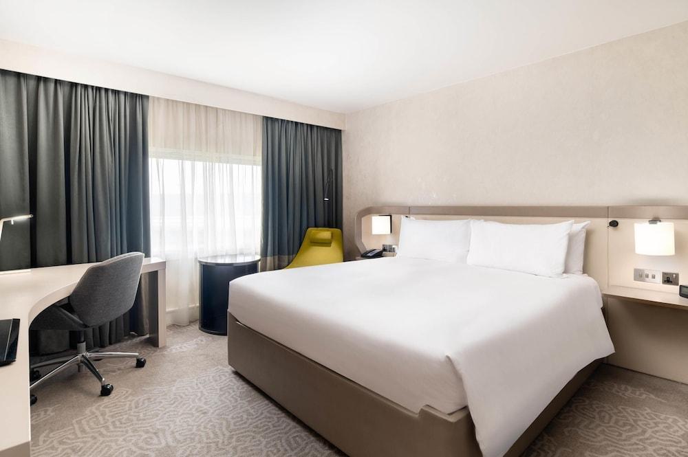 Hilton London Heathrow Airport Hotel Room Type - Room, 1 King Bed