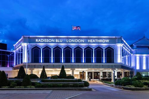 Radisson Blu Hotel & Conference Centre, London Heathrow - Tap to explore photos