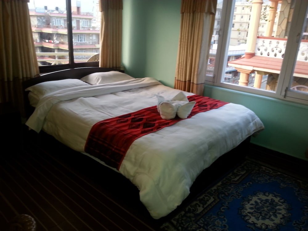 Hotel Fewa Holiday Inn - Tap to explore photos