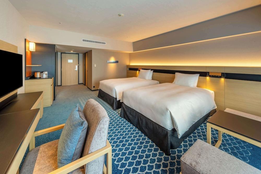 Hilton Tokyo Bay Room Type - Twin Deluxe Room Park View