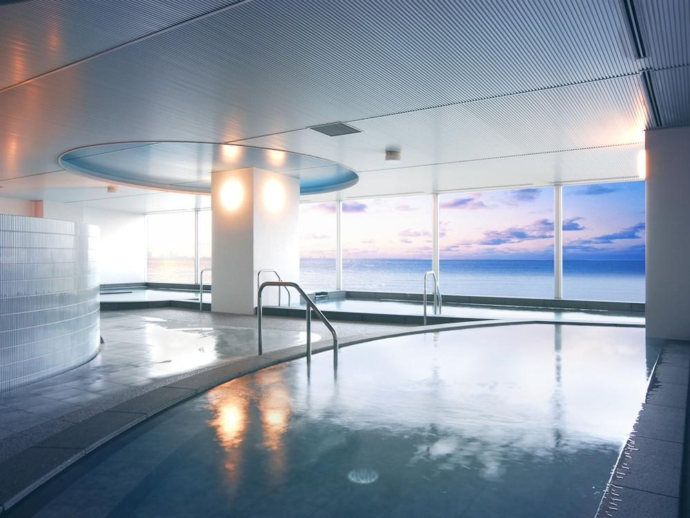 Mitsui Garden Hotel Prana Tokyo Bay - Tap to explore photos
