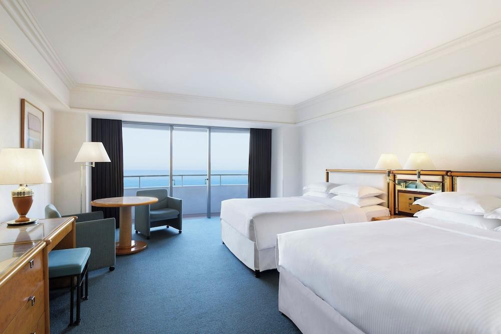 Sheraton Grande Tokyo Bay Hotel Room Type - Standard Room, 2 Double Beds, Balcony