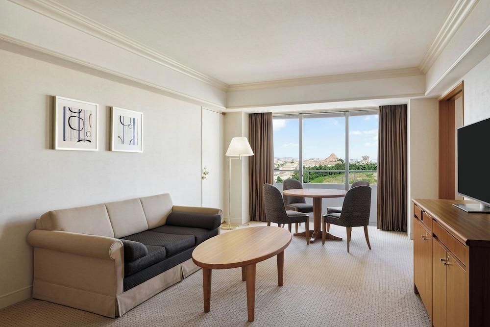 Sheraton Grande Tokyo Bay Hotel Room Type - Club Suite, 2 Double Beds