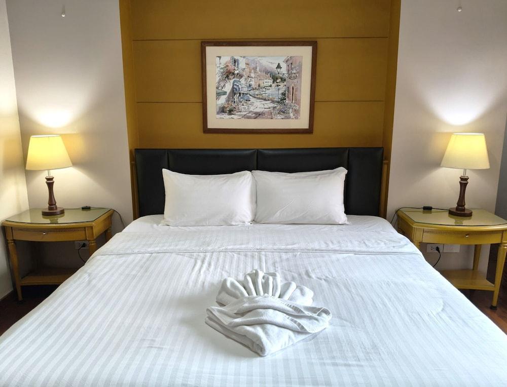 Mall Suites Hotel Room Type - One-Bedroom Suite with Bathtub