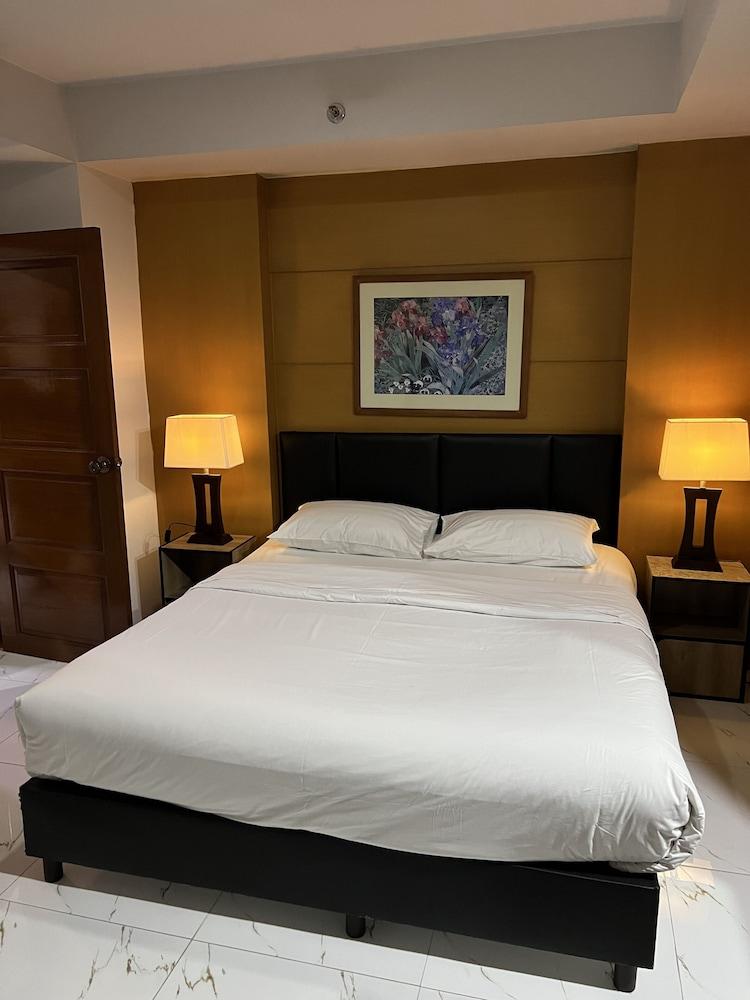 Mall Suites Hotel Room Type - One Bedroom Suite City View