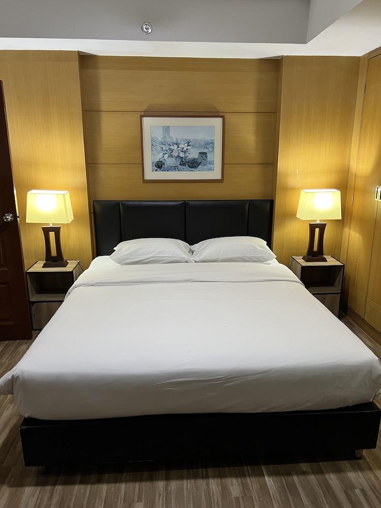 Mall Suites Hotel Room Type - Deluxe Triple Suite
