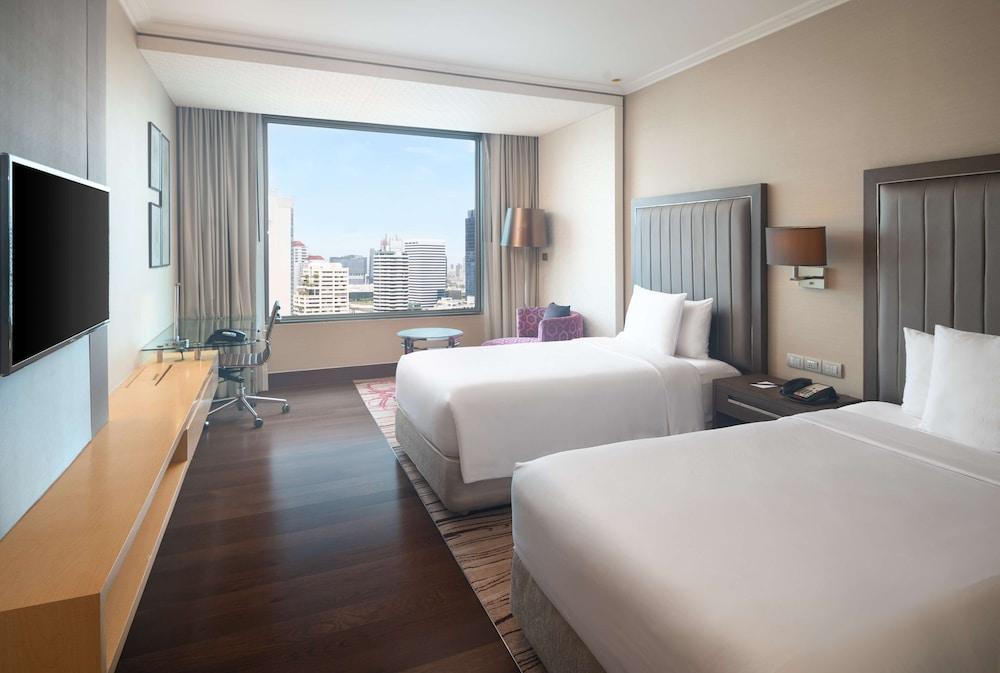 Radisson Blu Plaza Bangkok - Tap to explore photos