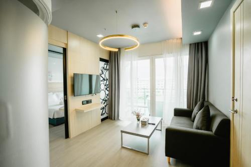 SLEEP WITH ME Hotel design hotel @ patong - Tap to explore photos
