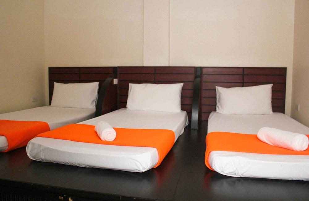 Lub Sbuy Hostel Room Type - Standard Triple Room with shared bathroom Lub Sbuy Hostel Room Type - Standard Triple Room with shared bathroom