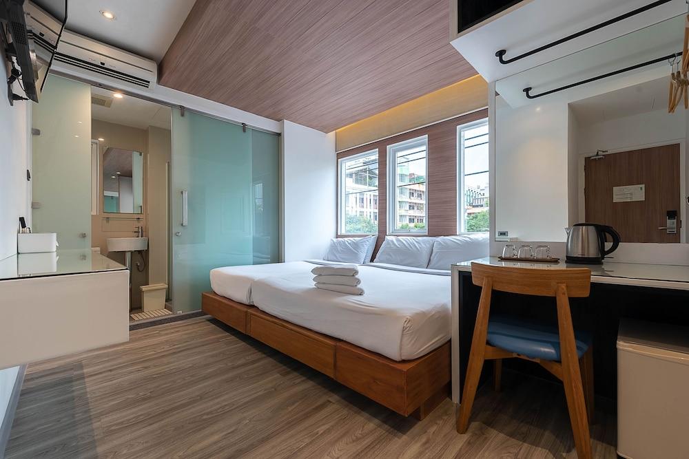 The Period Pratunam Room Type - Everlasting (Deluxe) triple room