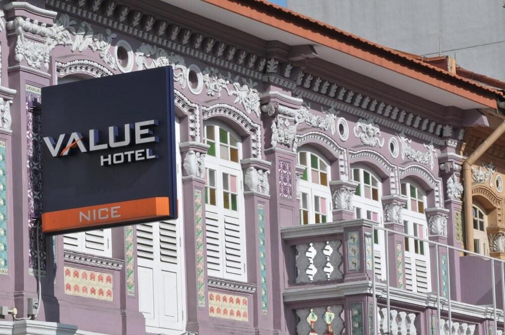 Value Hotel Nice - Tap to explore photos